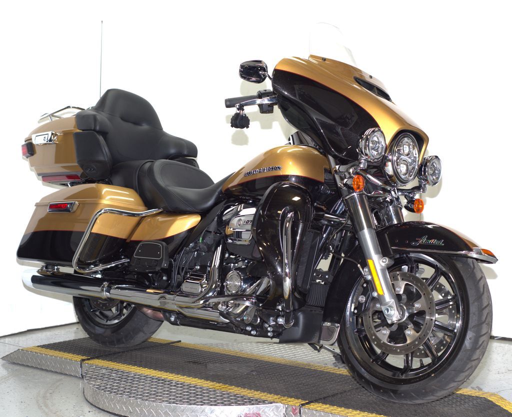 Zieglerville - 4 Harley-Davidson ELECTRA GLIDE ULTRA LIMITED - Snowmobile Trader