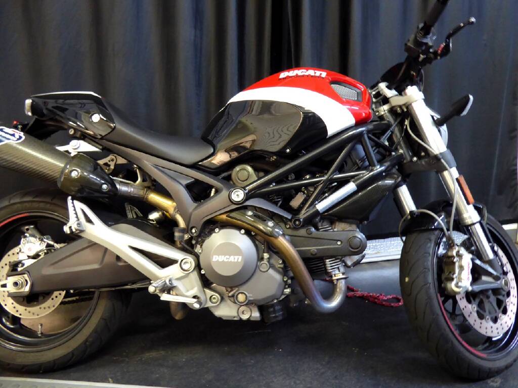 2010 Ducati MONSTER 696