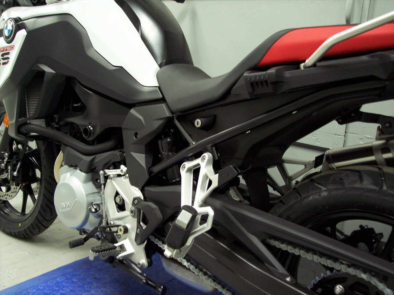 bmw f750gs low seat