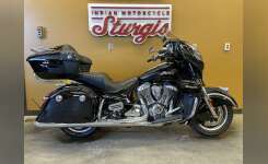 2019 Indian Motorcycle® Roadmaster® Thunder Black in Sturgis, SD