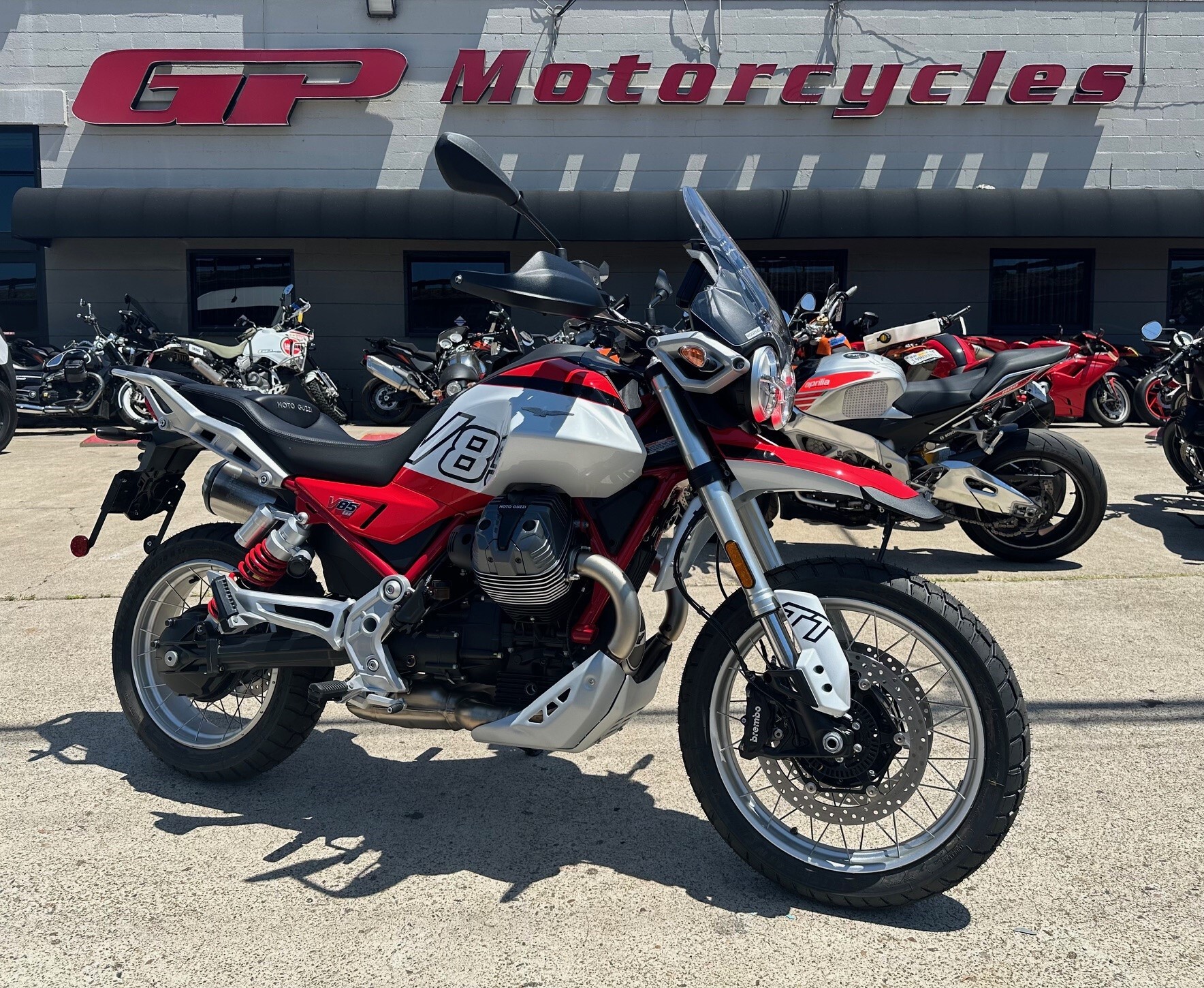 2025 MOTO GUZZI V85 TT