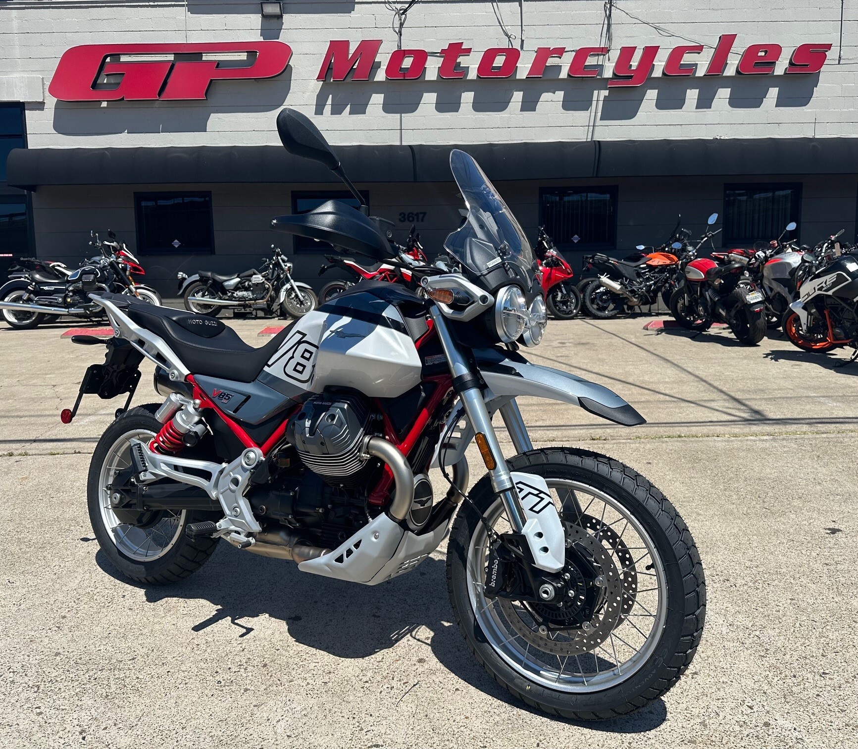 2025 MOTO GUZZI V85 TT