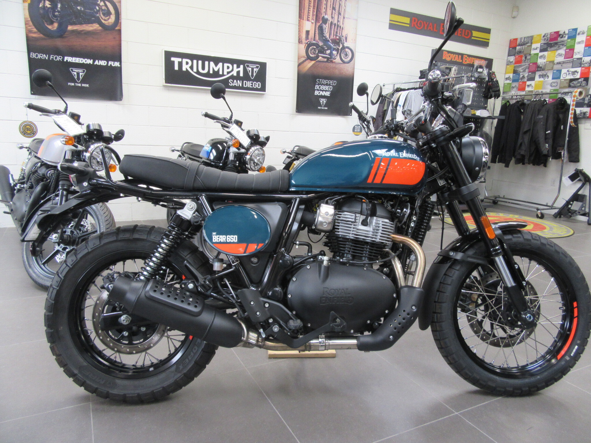2025 ROYAL ENFIELD INT BEAR 650-PETROL GREEN
