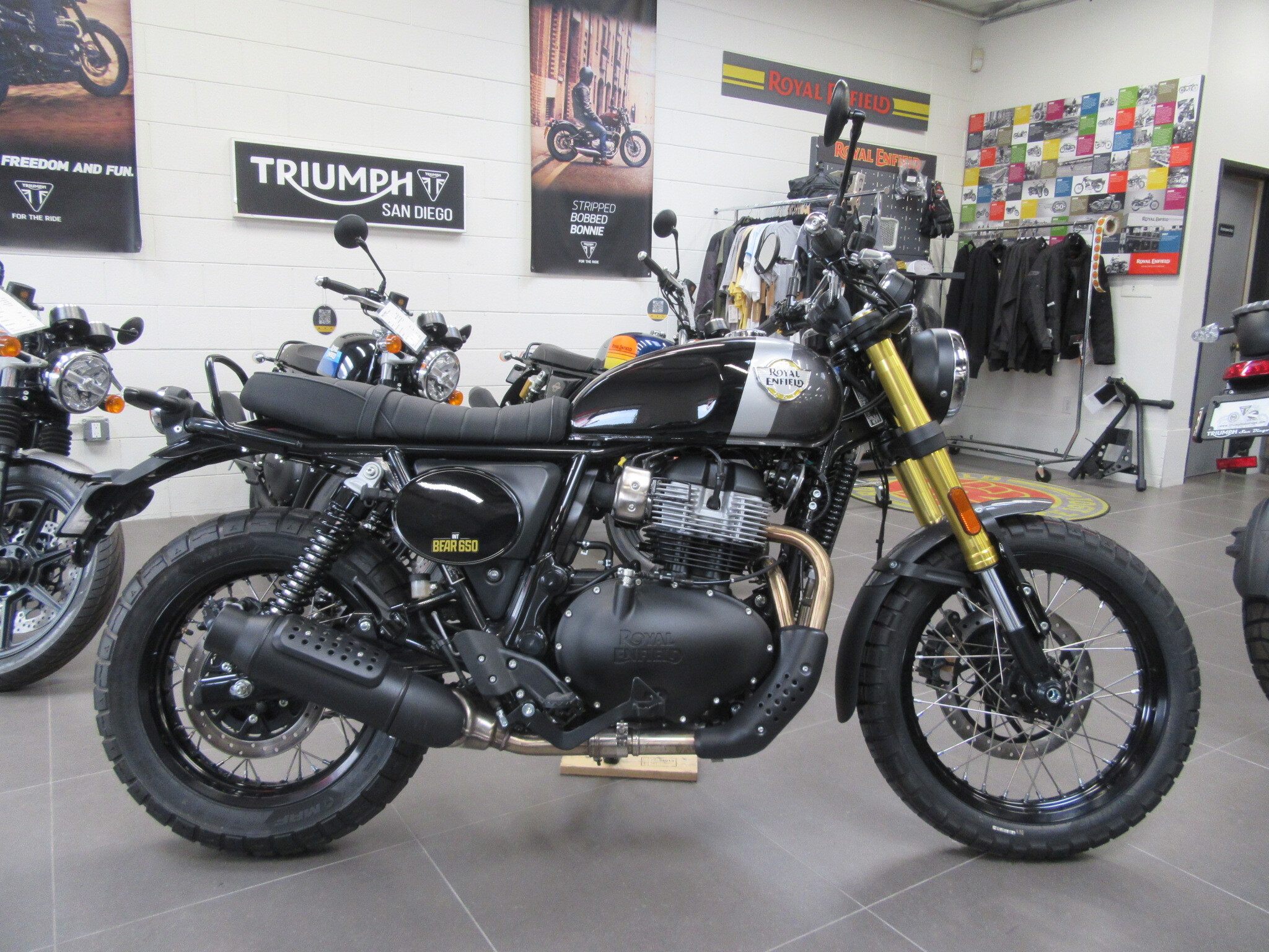 2025 ROYAL ENFIELD INT BEAR 650-SHADOW BLACK