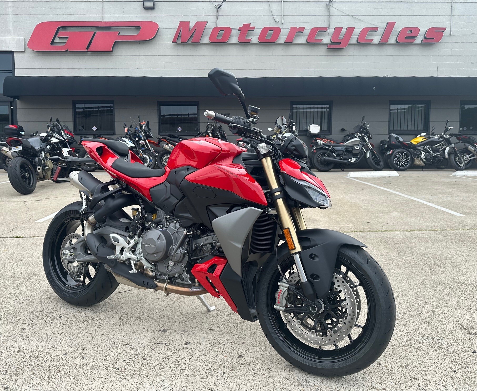 2025 DUCATI STREETFIGHTER V2