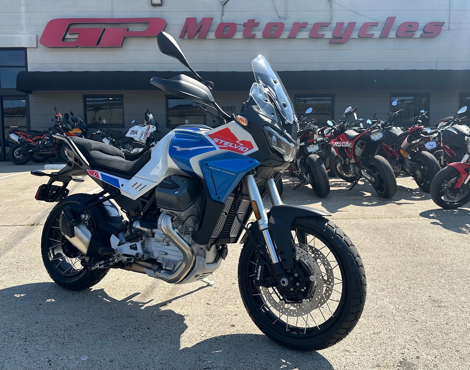 2025 MOTO GUZZI STELVIO DUECENTO TRIBUTO