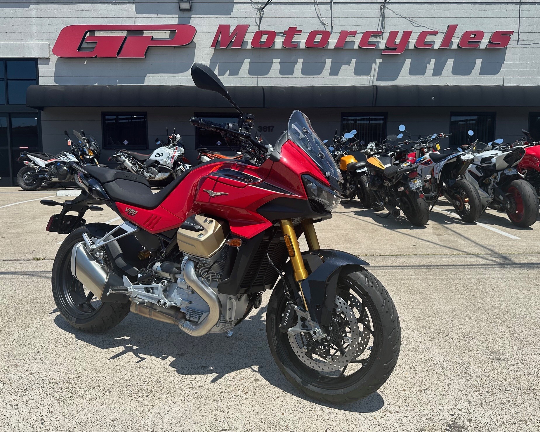 2025 MOTO GUZZI  V100 MANDELLO WIND TUNNEL