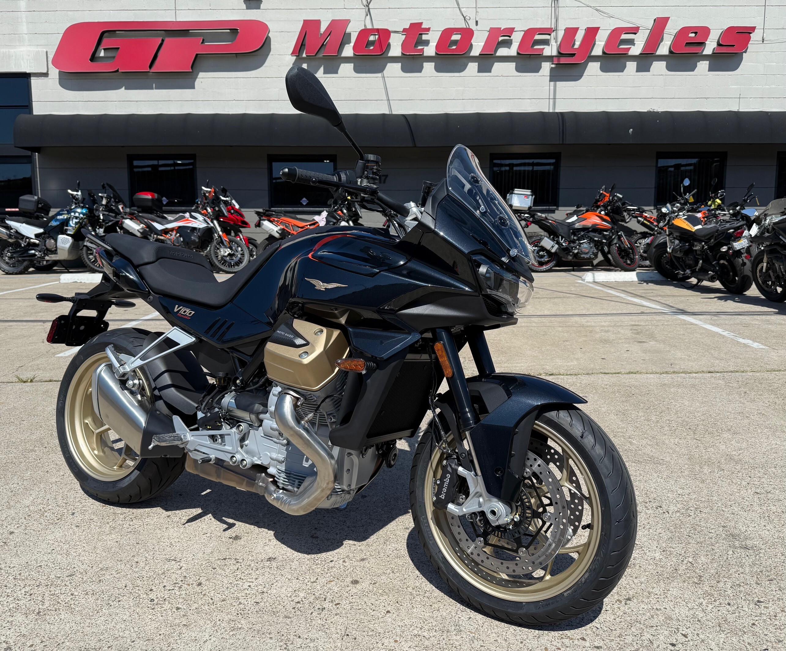 2024 MOTO GUZZI V100 MANDELLO