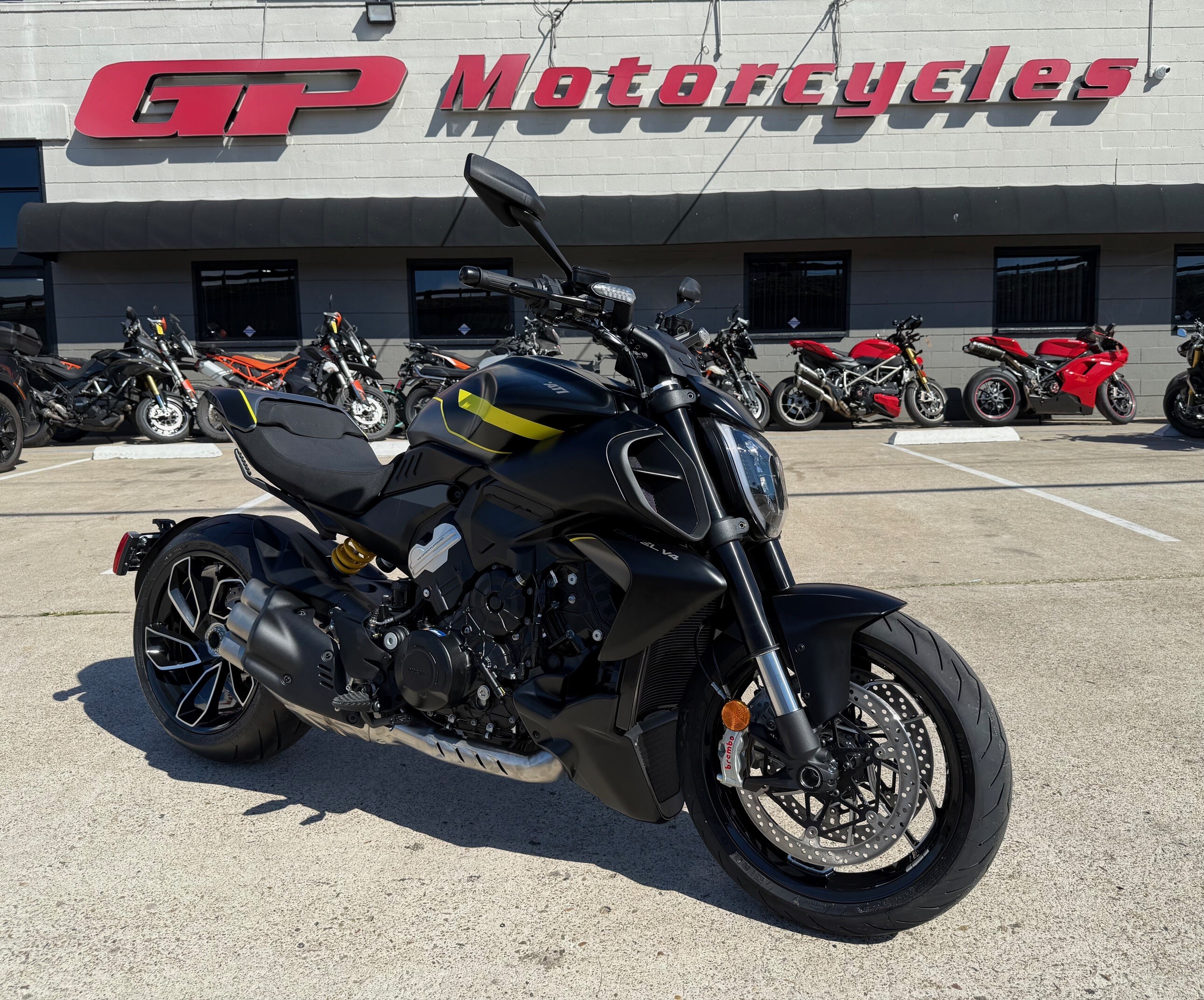 2026 DUCATI DIAVEL V4